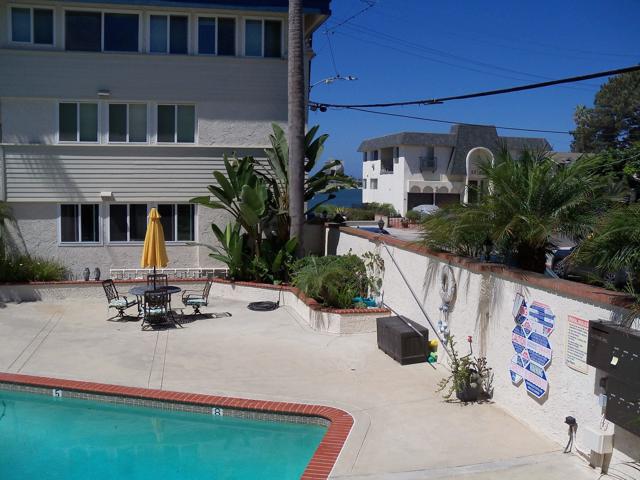 3920 Riviera Drive, Pacific Beach (San Diego) CA: https://media.crmls.org/mediaz/80c7d5d7-1bec-4c93-939b-aad5ff706bb1.jpg