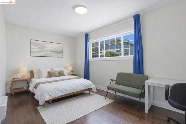 3114 california, Berkeley CA: https://media.crmls.org/mediaz/80c7fa00-114a-4d98-88b7-09241a60bcf3.jpg