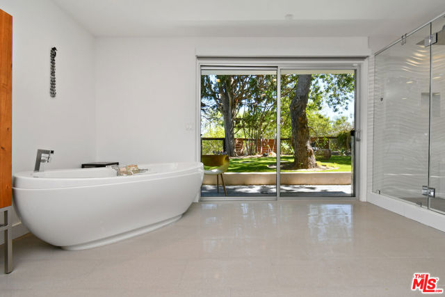 20150 Delita Drive, Woodland Hills CA: https://media.crmls.org/mediaz/80c840cd-ff2c-4011-ab3b-c54282d785aa.jpg