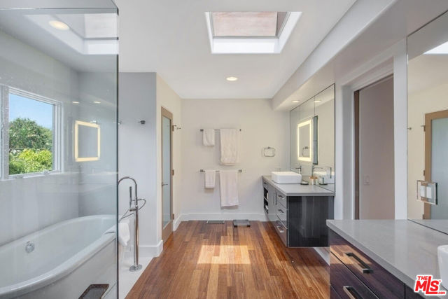1312 Shoreline Drive, Santa Barbara CA: https://media.crmls.org/mediaz/80c86581-b80f-4a57-a938-b61cc048605f.jpg