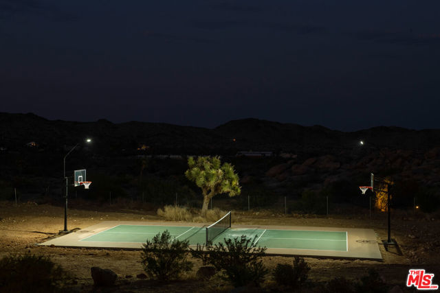 59855 Security Drive, Yucca Valley CA: https://media.crmls.org/mediaz/80c874d7-e49d-4c21-b344-b2de5a22b41e.jpg