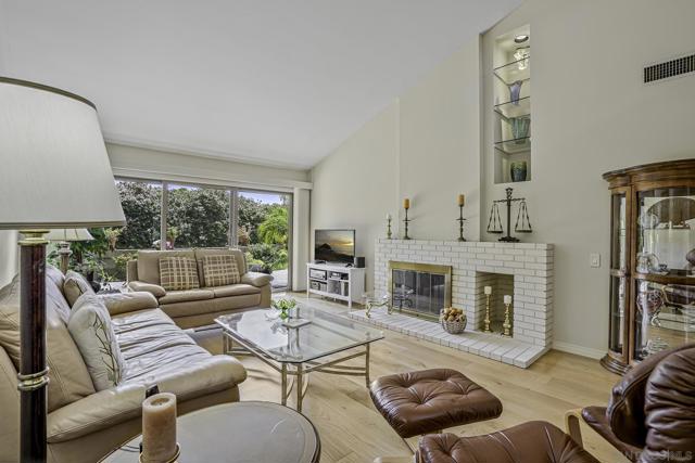6375 Via Cabrera, La Jolla CA: https://media.crmls.org/mediaz/80c8d2e8-6b0d-42dd-b870-33ce2c6bbfee.jpg