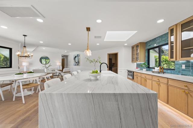 2975 Woodford Drive, La Jolla CA: https://media.crmls.org/mediaz/80c96246-f89b-4414-b907-e6c9ee8e584b.jpg