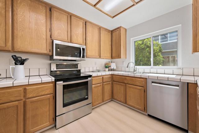 4514 Calypso Terrace, Fremont CA: https://media.crmls.org/mediaz/80c97064-ec48-4e76-9542-474425692d8f.jpg