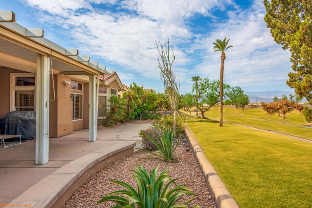 37953 Grand Oaks Avenue, Palm Desert CA: https://media.crmls.org/mediaz/80ca031d-4f9b-4fdd-8065-58884257a053.jpg