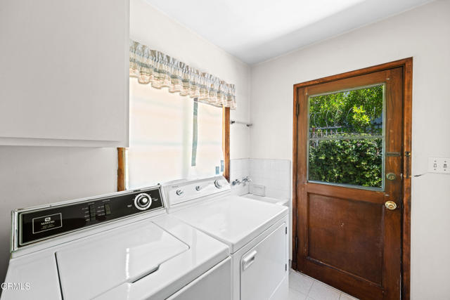 4369 Firmament Avenue, Encino CA: https://media.crmls.org/mediaz/80ca2910-12e1-4dd6-8591-2ea3afe10667.jpg