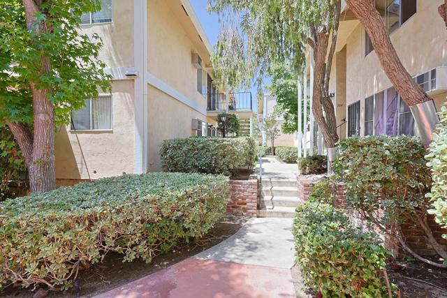 4800 Williamsburg Ln, La Mesa CA: https://media.crmls.org/mediaz/80ca2ed3-467b-41ec-b0e4-9feb4e0899ce.jpg