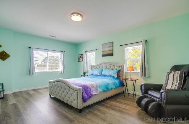 1249 12Th, Imperial Beach CA: https://media.crmls.org/mediaz/80ca530d-f9e9-4961-84ea-47a106ab3ec3.jpg