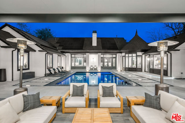 1 Falconridge Drive, Coto de Caza CA: https://media.crmls.org/mediaz/80ca81a3-f521-4da7-a55c-becb57ad5bf6.jpg