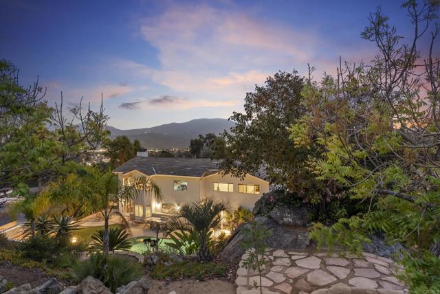 11984 Paseo Fuerte, El Cajon CA: https://media.crmls.org/mediaz/80ca8d32-0585-4050-977a-1c1a105ab524.jpg