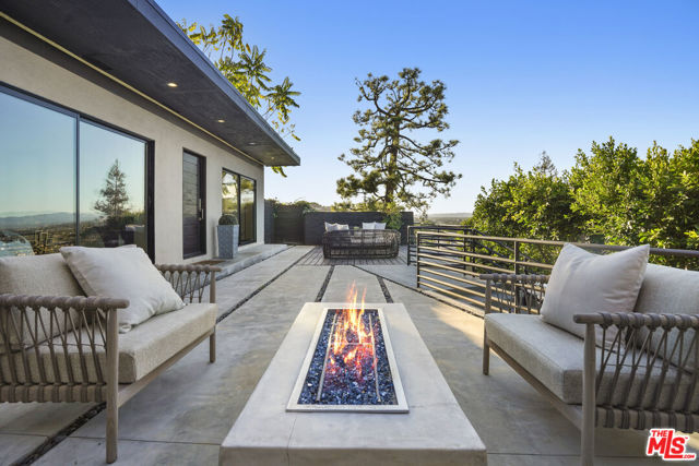 3838 Buena Park Drive, Studio City CA: https://media.crmls.org/mediaz/80ccf540-0efd-478c-aebf-62c6d9d3dd95.jpg