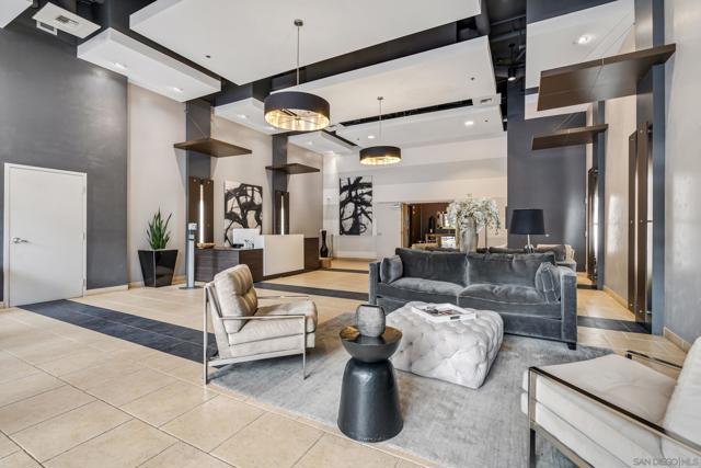 253 10Th Ave, San Diego CA: https://media.crmls.org/mediaz/80cd842a-dbc9-4c0b-871b-d6695bfb1b83.jpg