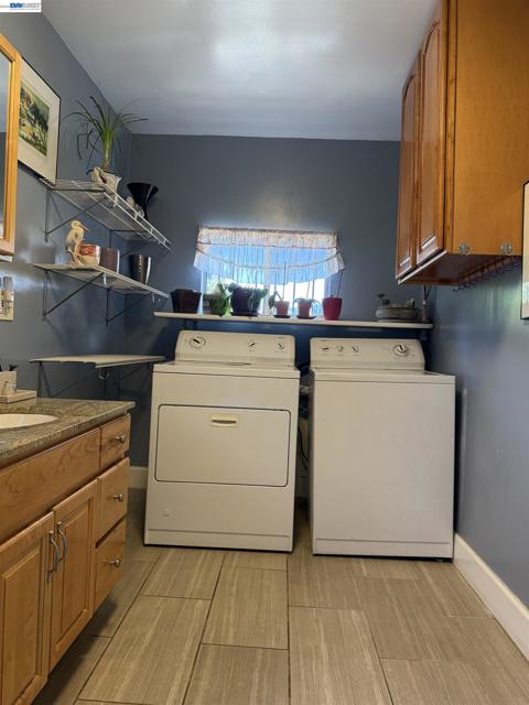 663 25TH Street, Oakland CA: https://media.crmls.org/mediaz/80cd9b79-de1d-42fc-a389-a8f6e2e891a5.jpg