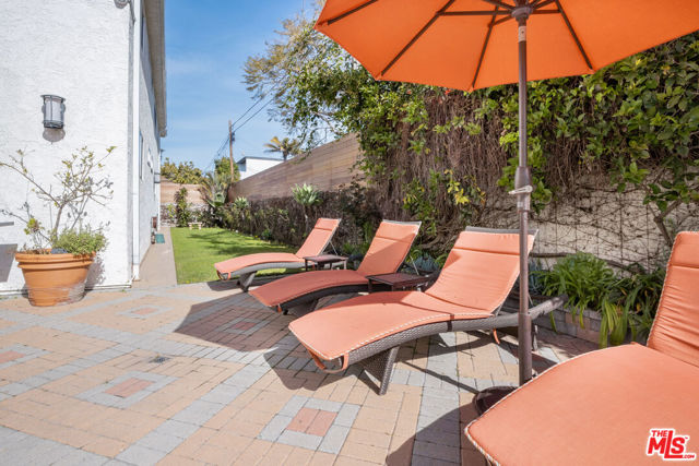 2721 2nd Street, Santa Monica CA: https://media.crmls.org/mediaz/80cdf148-d6cb-40ad-b607-3e679c8f4257.jpg