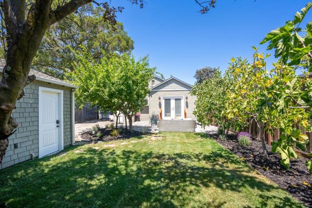 2653 Brewster Avenue, Redwood City CA: https://media.crmls.org/mediaz/80ce4aaf-7f24-4ce7-8cfa-bca279e85286.jpg