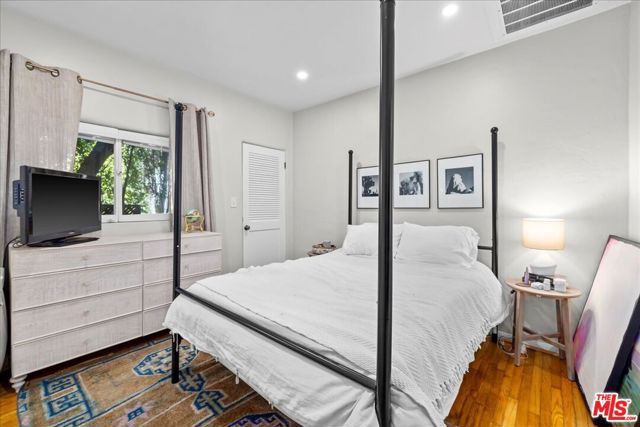 551 Westmount Drive photo 6