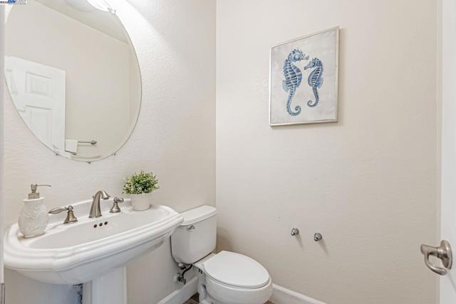 141 Pescara Blvd, Brentwood CA: https://media.crmls.org/mediaz/80cf064c-35dd-41ec-b1ec-c78efbe5b6e8.jpg