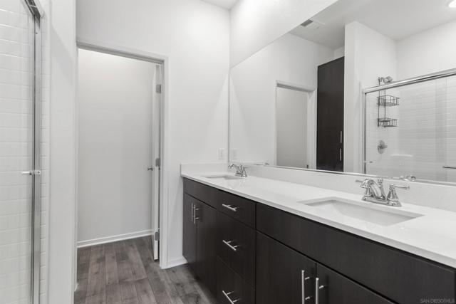 5402 Sand Arch Ln 199, San Diego CA: https://media.crmls.org/mediaz/80cf2b6a-700e-4a84-9001-a8ead78716ba.jpg