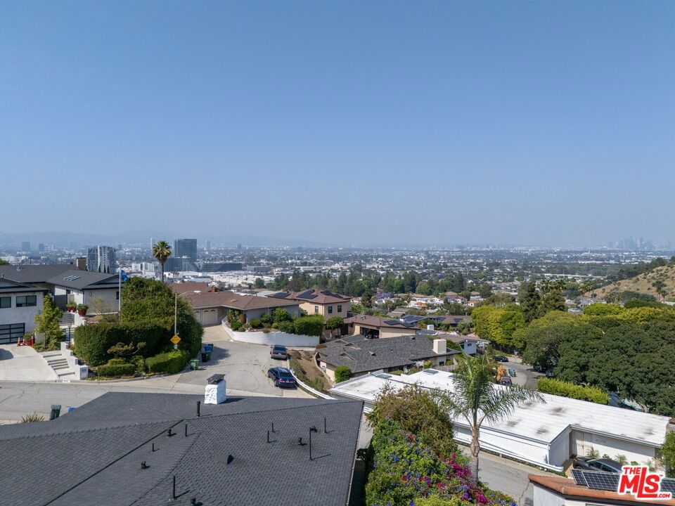 https://media.crmls.org/mediaz/80cf3ffa-2848-439f-b46a-4d182903818c.jpg?preset=X-Large