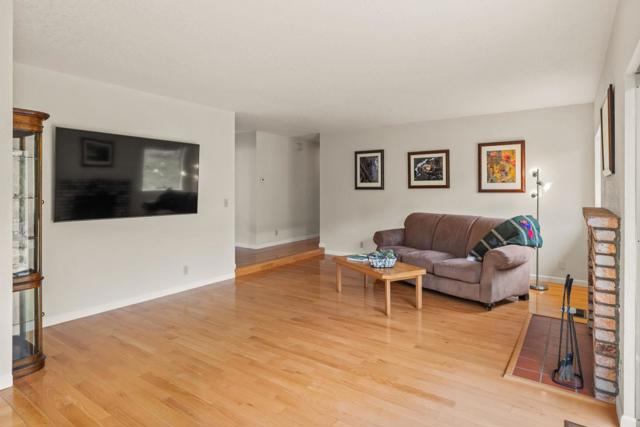 3097 Messinger Drive, Marina CA: https://media.crmls.org/mediaz/80cfdc03-f812-46e9-97bb-193d15fdb9e4.jpg