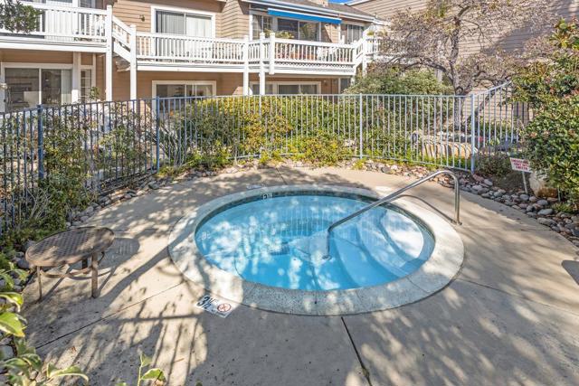 8585 Via Mallorca, La Jolla CA: https://media.crmls.org/mediaz/80d08a55-7021-4b78-931a-46118e544485.jpg