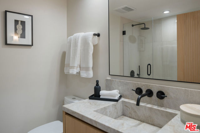 818 N Doheny Drive, West Hollywood CA: https://media.crmls.org/mediaz/80d09fc8-8b28-41fb-9305-1a76ee6af0cc.jpg