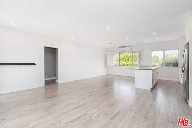 1233 N Laurel Avenue, West Hollywood CA: https://media.crmls.org/mediaz/80d0aefc-d492-40a7-81f3-bef06888ef09.jpg