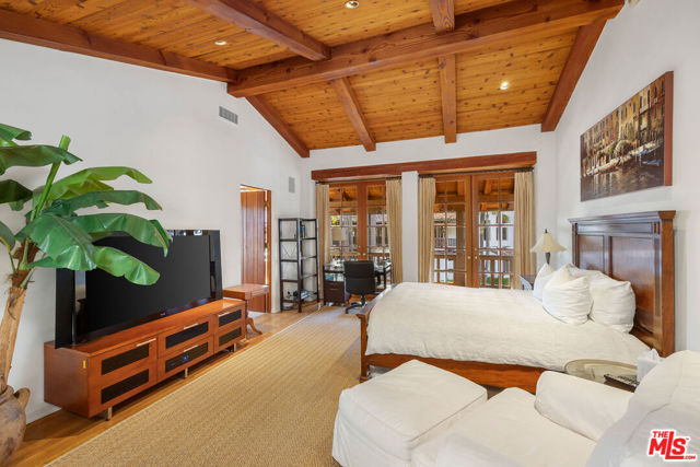 25127 Jim Bridger Road, Hidden Hills CA: https://media.crmls.org/mediaz/80d12efb-04ed-4c7b-9d7f-c4acdc74dc66.jpg