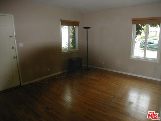 1444 Yale Street, Santa Monica CA: https://media.crmls.org/mediaz/80d17eb7-3d25-46d2-acb8-821427f3f279.jpg