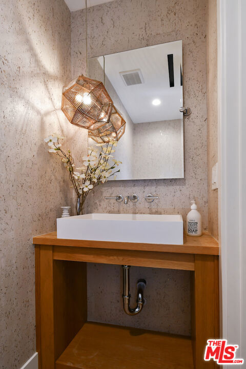 3221 Elvido Drive, Los Angeles CA: https://media.crmls.org/mediaz/80d194a1-4bd7-41e7-81e3-3080c2f347e1.jpg
