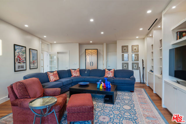 10580 Wilshire Boulevard, Los Angeles CA: https://media.crmls.org/mediaz/80d22b9c-3344-4d6c-97a3-89ec370f0328.jpg