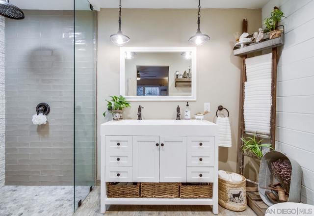 17048 Handlebar Rd, Ramona CA: https://media.crmls.org/mediaz/80d25201-8b25-433f-adaf-c5d44e40335a.jpg