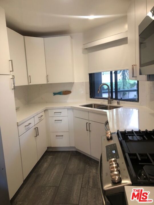 8300 Manitoba Street, Playa del Rey CA: https://media.crmls.org/mediaz/80d26645-4efa-4e07-ad6f-8f2e93d40de6.jpg
