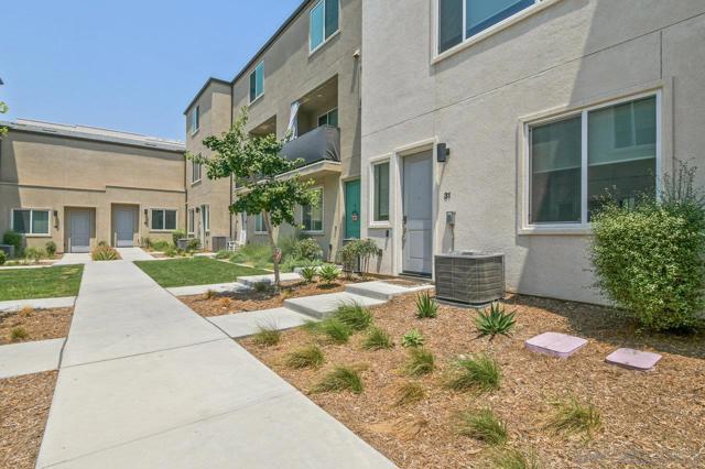 5212 Beachfront Cove, San Diego CA: https://media.crmls.org/mediaz/80d28c4b-e6a8-4c7c-8812-cb82f3ab7e6e.jpg