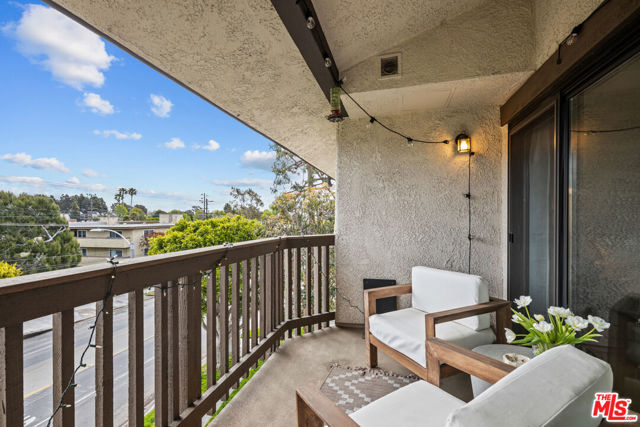 8601 Falmouth Avenue, Playa del Rey CA: https://media.crmls.org/mediaz/80d29f97-8822-4864-9a42-c3edcafa955c.jpg