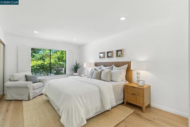 1725 Spyglass Ln, Moraga CA: https://media.crmls.org/mediaz/80d2cfe5-d910-413a-8b30-313bcd99ce27.jpg