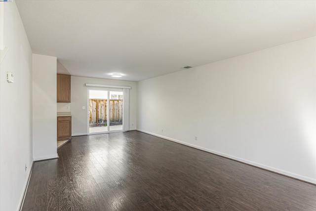 Image 5 of 34 For 20363 Royal Ave