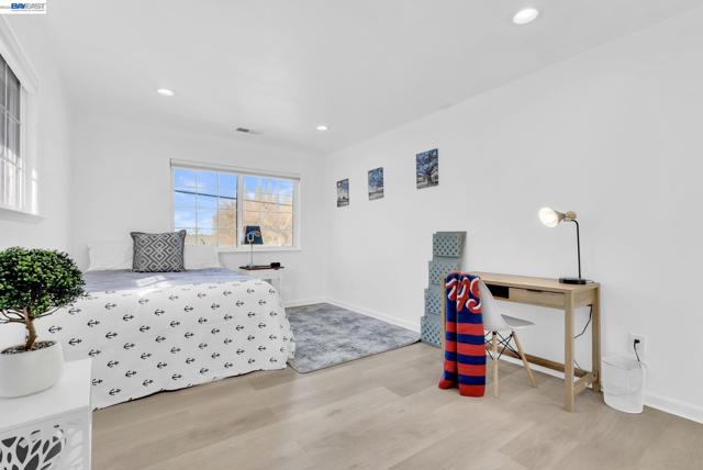 Image 35 of 43 For 1532 Kooser Rd