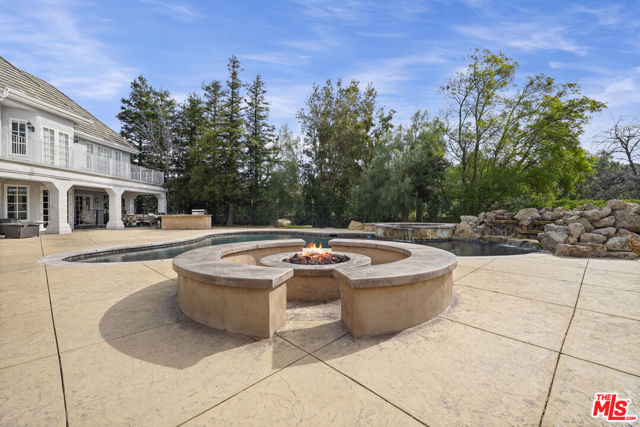 22510 La Quilla Drive, Chatsworth CA: https://media.crmls.org/mediaz/80d4750d-e30d-4dd9-8f0e-d1b406f600ff.jpg