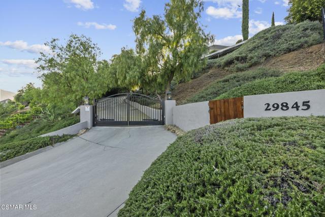 29845 Vista Del Arroyo, Agoura Hills CA: https://media.crmls.org/mediaz/80d4a91c-276a-4ba1-9d36-89b42756fa68.jpg