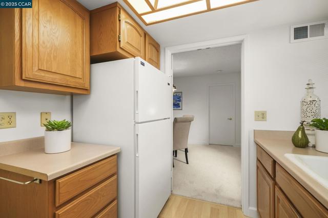 975 Terra California Dr, Walnut Creek CA: https://media.crmls.org/mediaz/80d4afe2-b39d-479f-bb10-ef3f55a2aee9.jpg