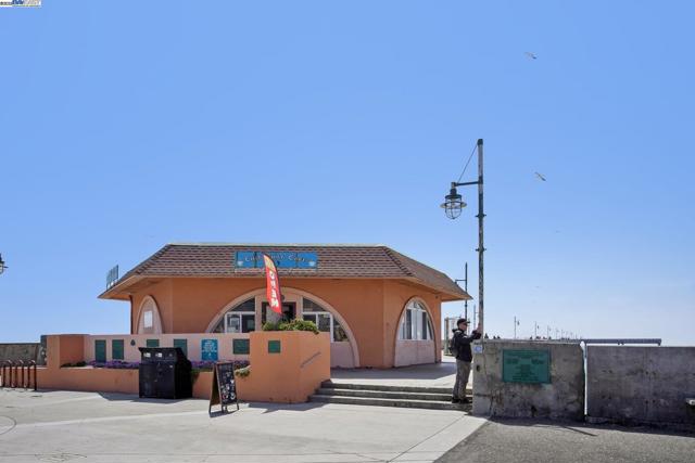 400 Paloma Ave, Pacifica CA: https://media.crmls.org/mediaz/80d50298-7a55-4af4-ae8b-e4f38a35cb8a.jpg