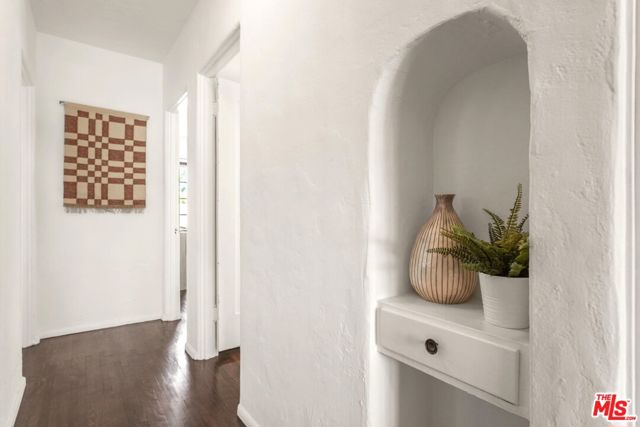 2218 Pearl Street, Santa Monica CA: https://media.crmls.org/mediaz/80d512a0-dc17-4c4d-b9bb-7689084bef8e.jpg