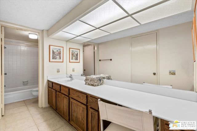 1050 E Ramon Road #15, Palm Springs, CA 92264