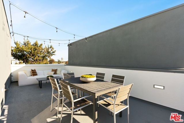 8406 1/2 Blackburn Avenue, Los Angeles CA: https://media.crmls.org/mediaz/80d55dea-62ad-4003-928f-6f8866a95f6b.jpg
