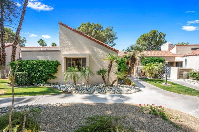 312 Forest Hills Drive, Rancho Mirage CA: https://media.crmls.org/mediaz/80d560f2-cc73-406f-a750-84d8e11cd476.jpg