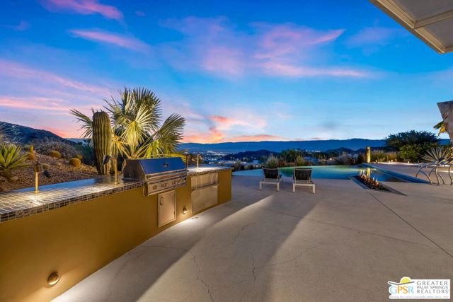 25 Sierra Vista Drive, Rancho Mirage CA: https://media.crmls.org/mediaz/80d5e575-b5c3-4d5f-b2be-2f2efe282171.jpg