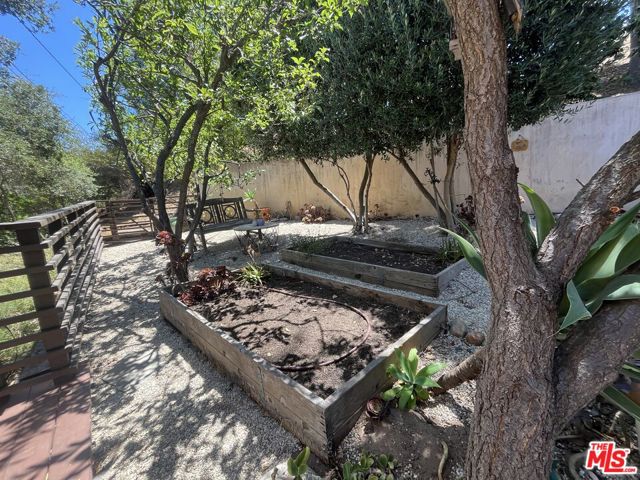 19747 Horseshoe Drive photo 3