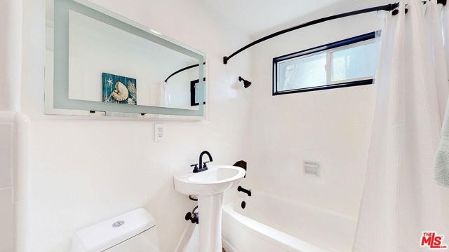 8212 Belford Avenue, Los Angeles CA: https://media.crmls.org/mediaz/80d74f09-4cc2-4fde-acfa-23b3679fe38a.jpg