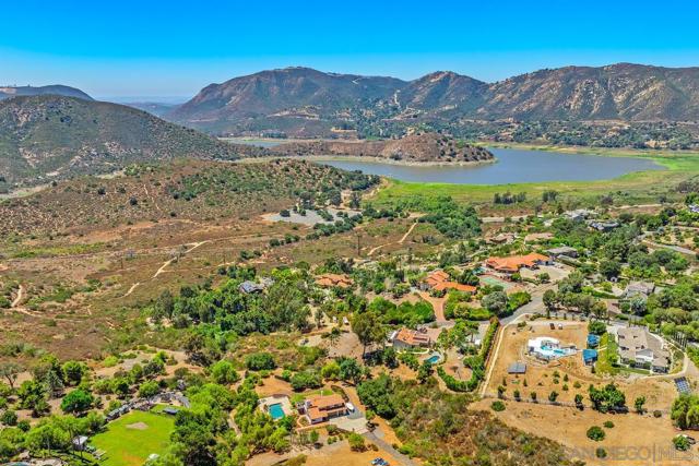 3453 Via Loma Vista, Escondido CA: https://media.crmls.org/mediaz/80d75634-ddf5-4094-8525-b5dcb587b06f.jpg